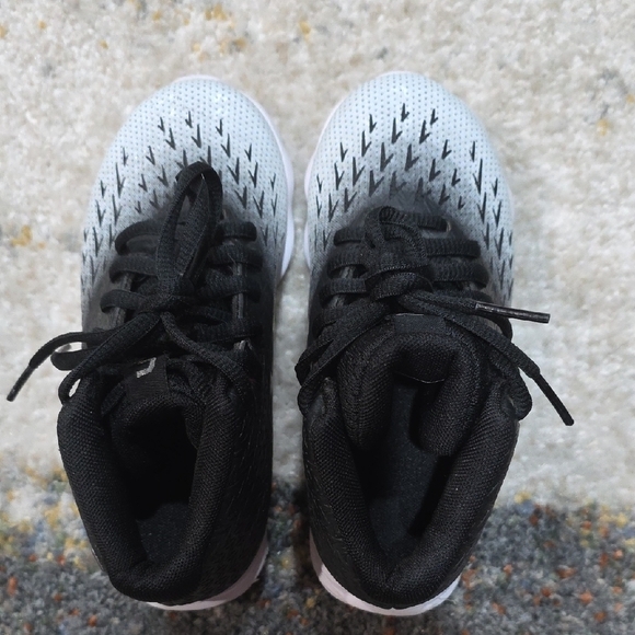 Under Armour Youth Spotlight Franchise 4 RM Football Cleats Black - Picture 6 of 9